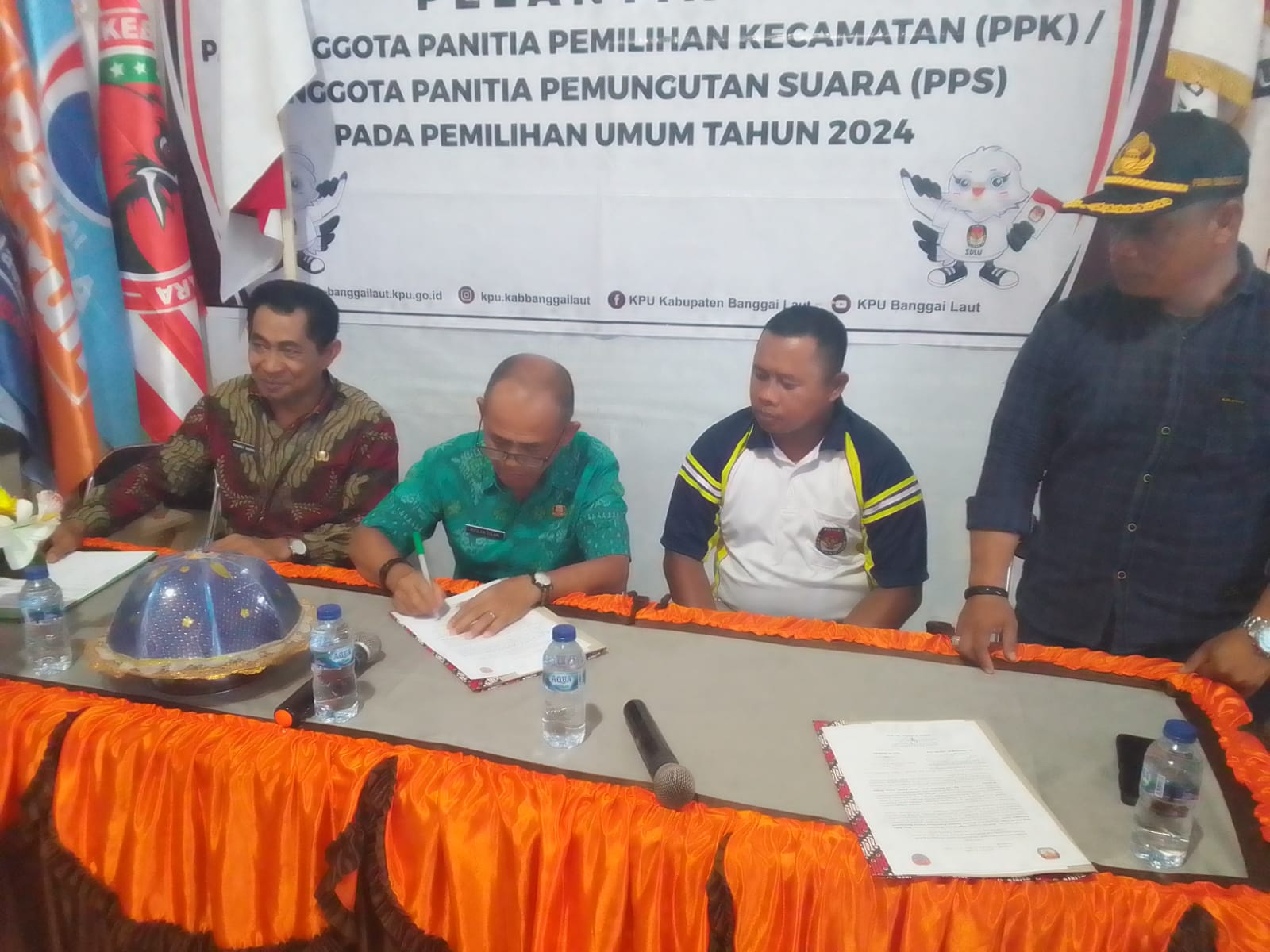 Pemerintah dan KPUD Balut Tanda Tangani Berita Acara NPHD